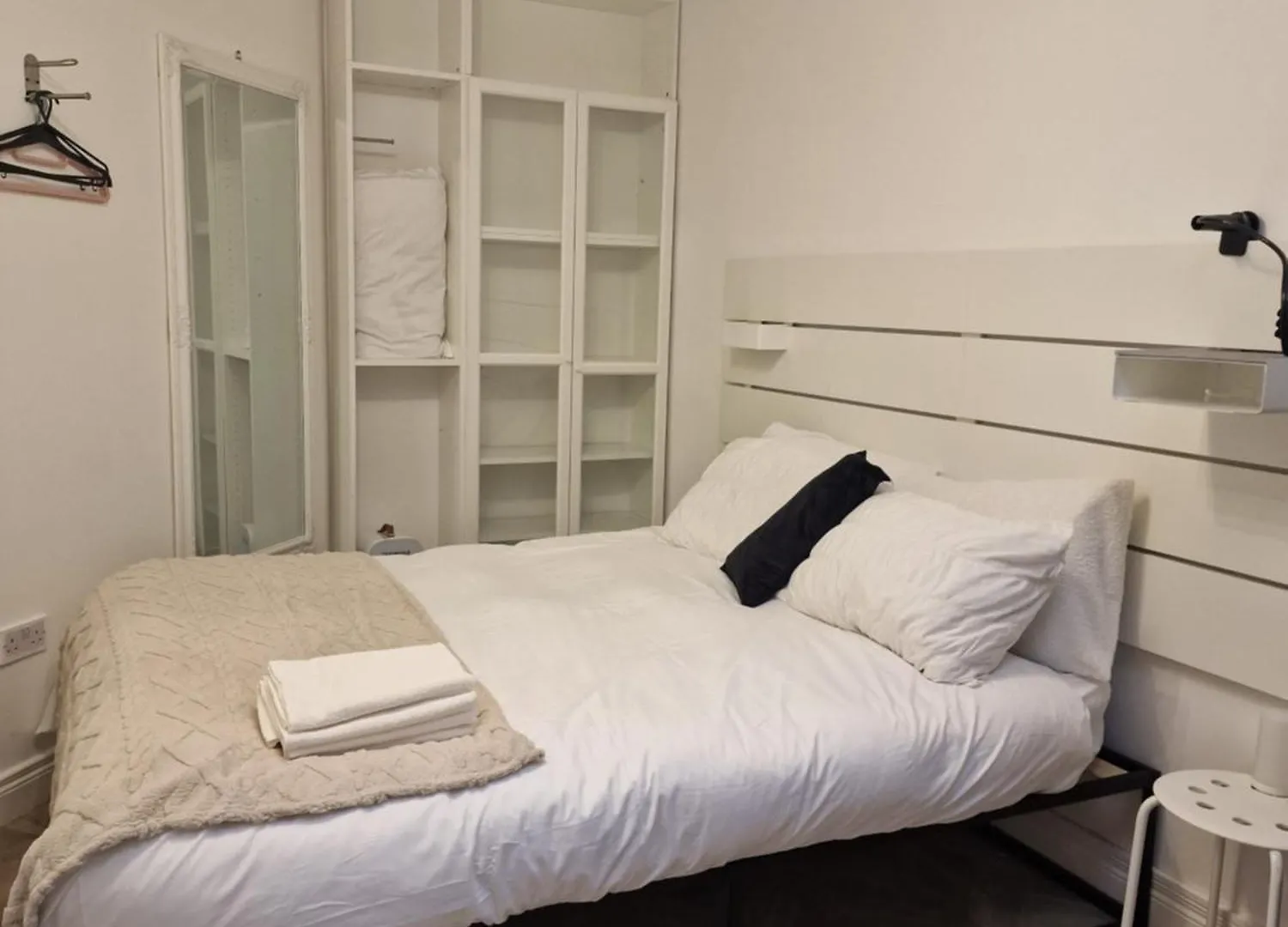 Hostel Aunty Katie'S House, Ni Tourist Board Certified & Located On The Main Oldpark Road To Belfast, With Free Continental Breakfast & Free Ultra Fast Sky Internet, Free Sky Sports & Free Sky Cinema, Self-Check In After 10Pm Gmt United Kingdom
