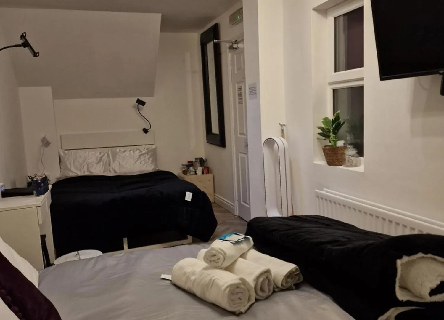 Aunty Katie'S House, Ni Tourist Board Certified & Located On The Main Oldpark Road To Belfast, With Free Continental Breakfast & Free Ultra Fast Sky Internet, Free Sky Sports & Free Sky Cinema, Self-Check In After 10Pm Gmt Belfast
